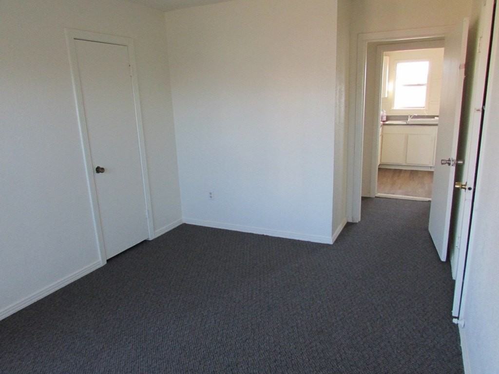 1206 E 36th St - Photo 3 of 10