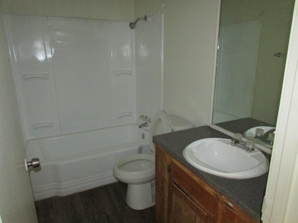 1206 E 36th St - Photo 4 of 10