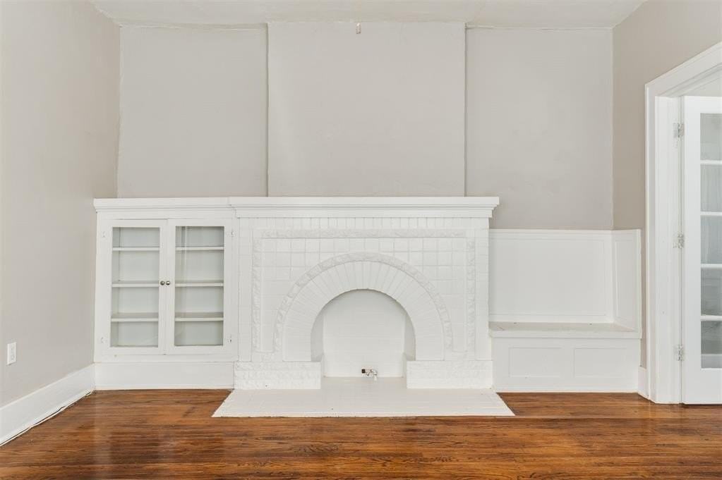 2609 N Shartel Ave - Photo 2 of 38