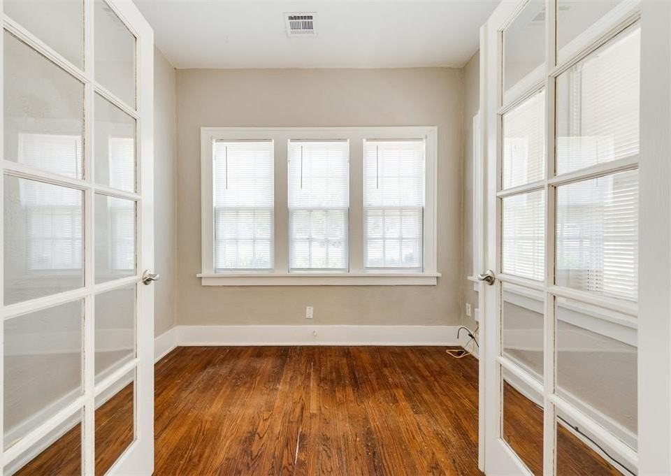 2609 N Shartel Ave - Photo 3 of 38