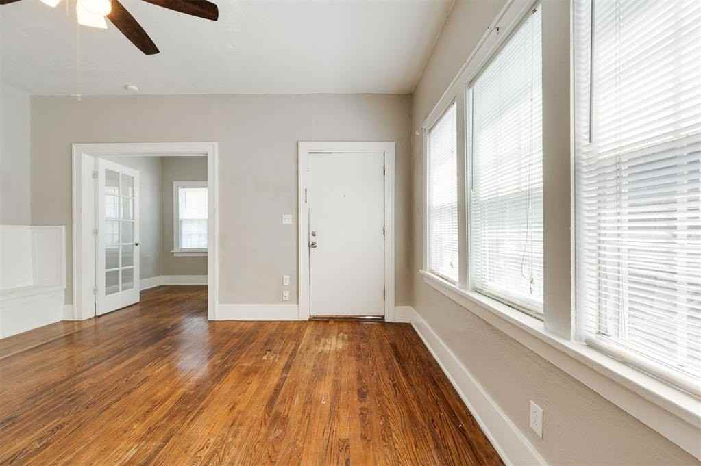 2609 N Shartel Ave - Photo 6 of 38