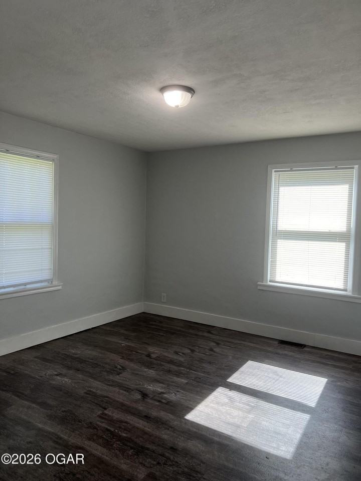 3001 Wisconsin Ave - Photo 3 of 10