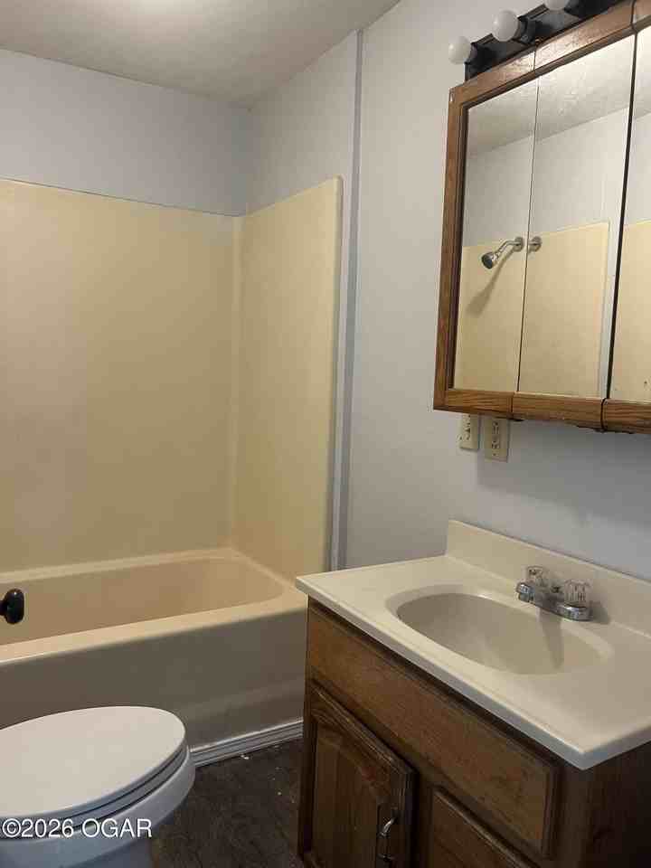 3001 Wisconsin Ave - Photo 5 of 10