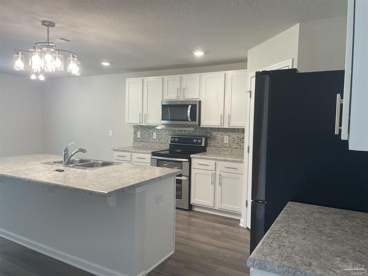 5241 Peach Dr - Photo 7 of 29
