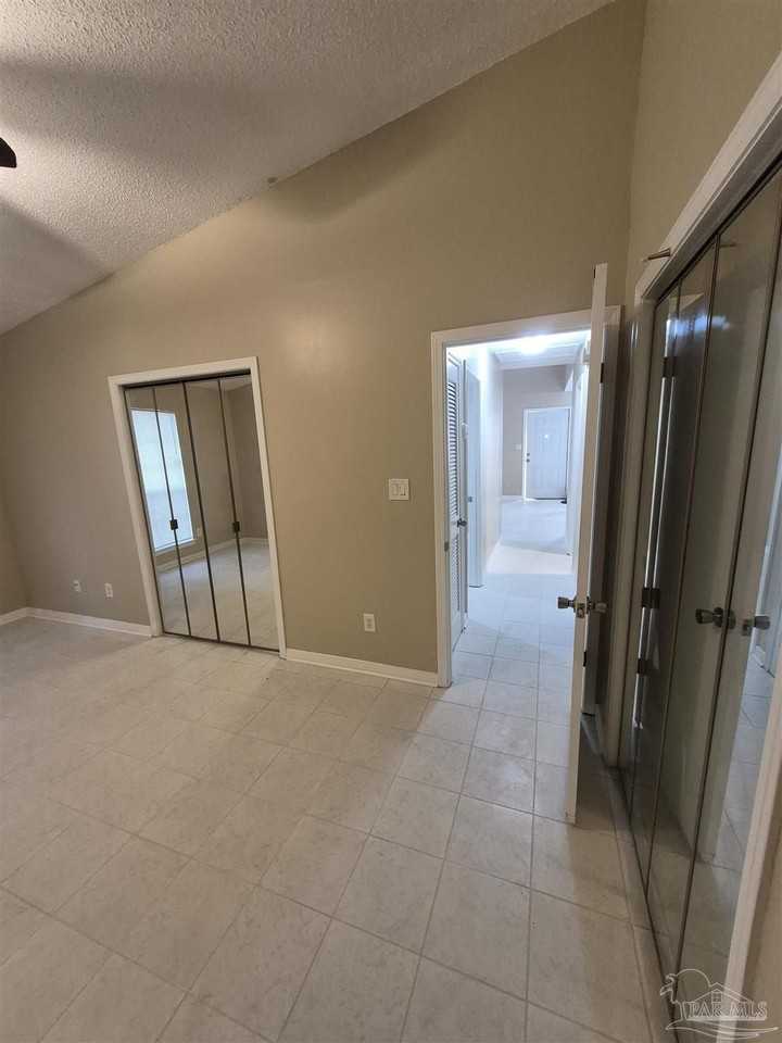 537 Petros Cir #A - Photo 4 of 11