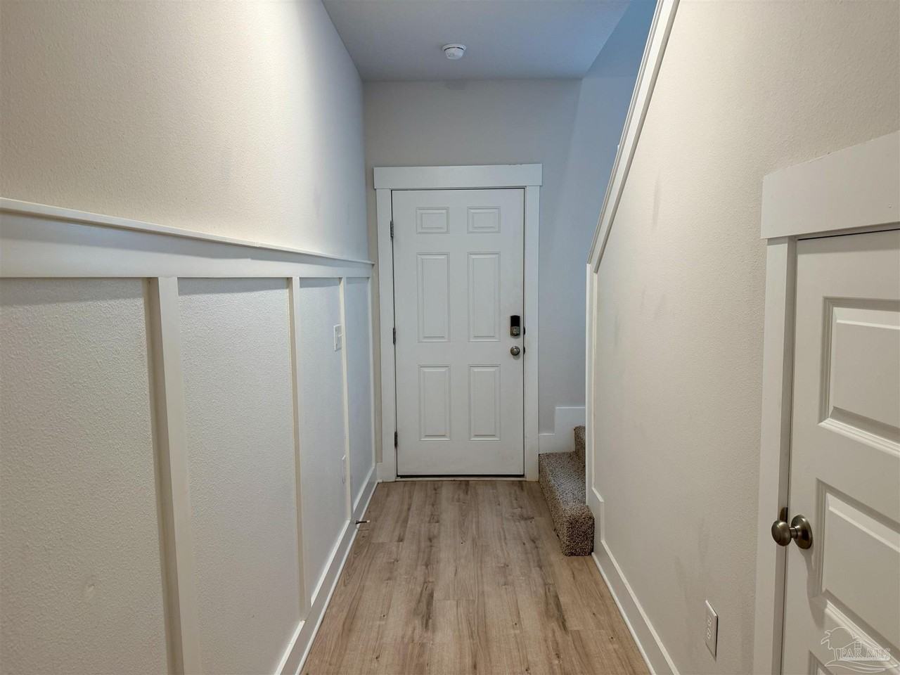 1471 Iroquois Ct - Photo 2 of 19