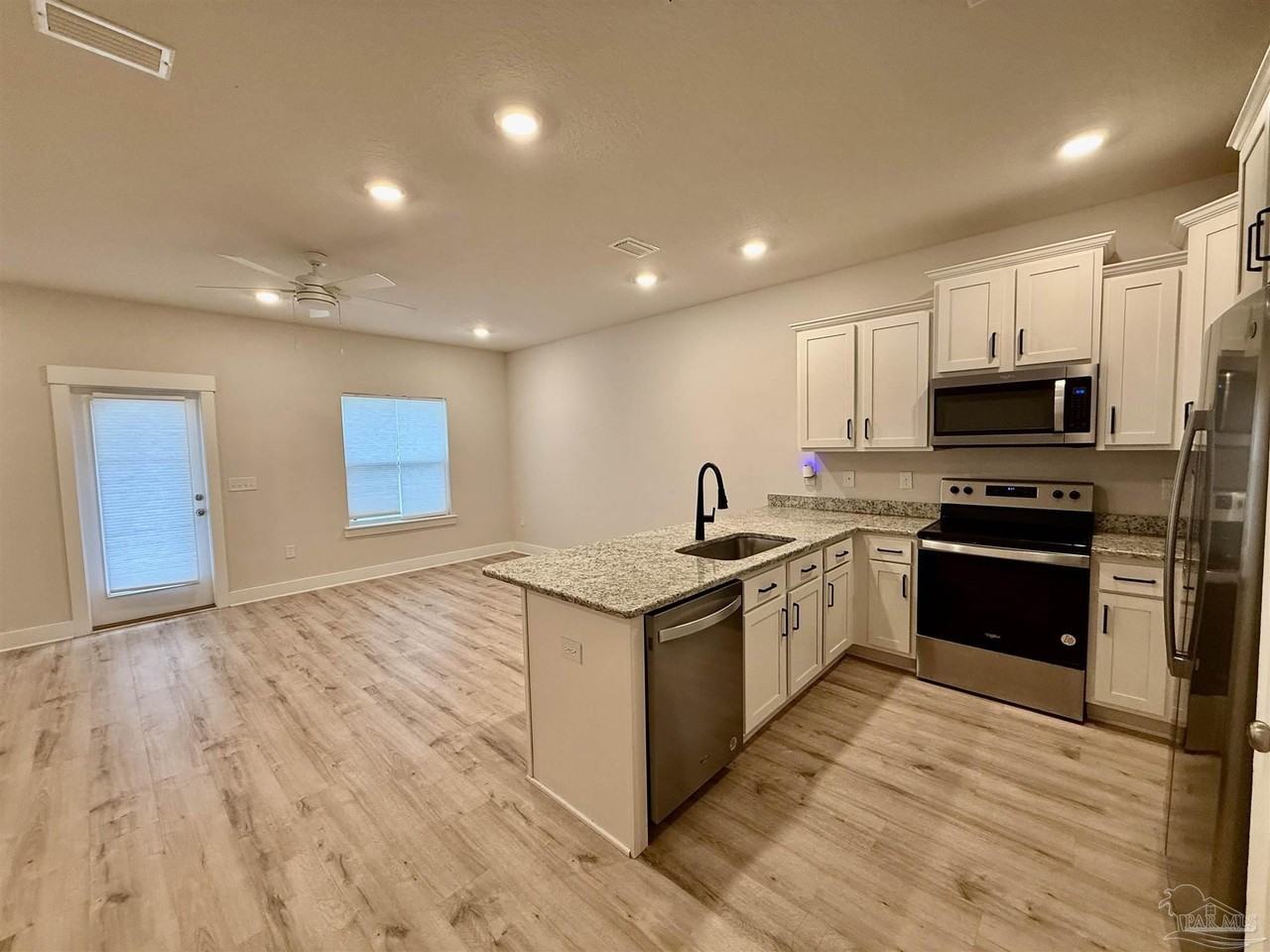 1471 Iroquois Ct - Photo 4 of 19