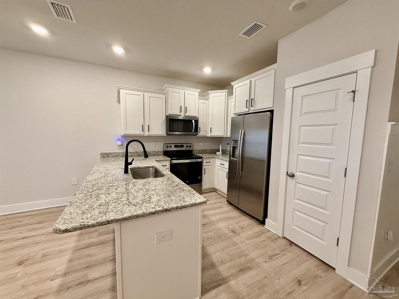 1471 Iroquois Ct - Photo 5 of 19