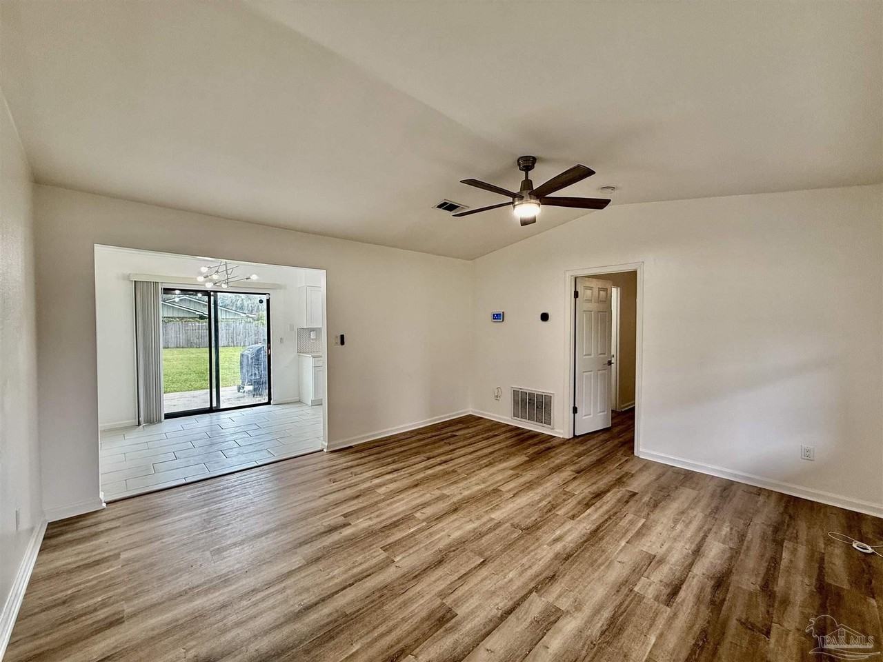 1305 Heatherwood Cir - Photo 2 of 19
