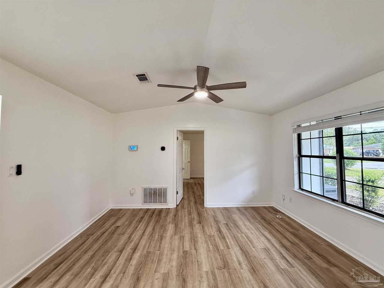 1305 Heatherwood Cir - Photo 3 of 19