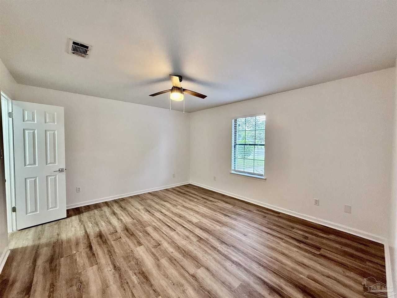 1305 Heatherwood Cir - Photo 4 of 19