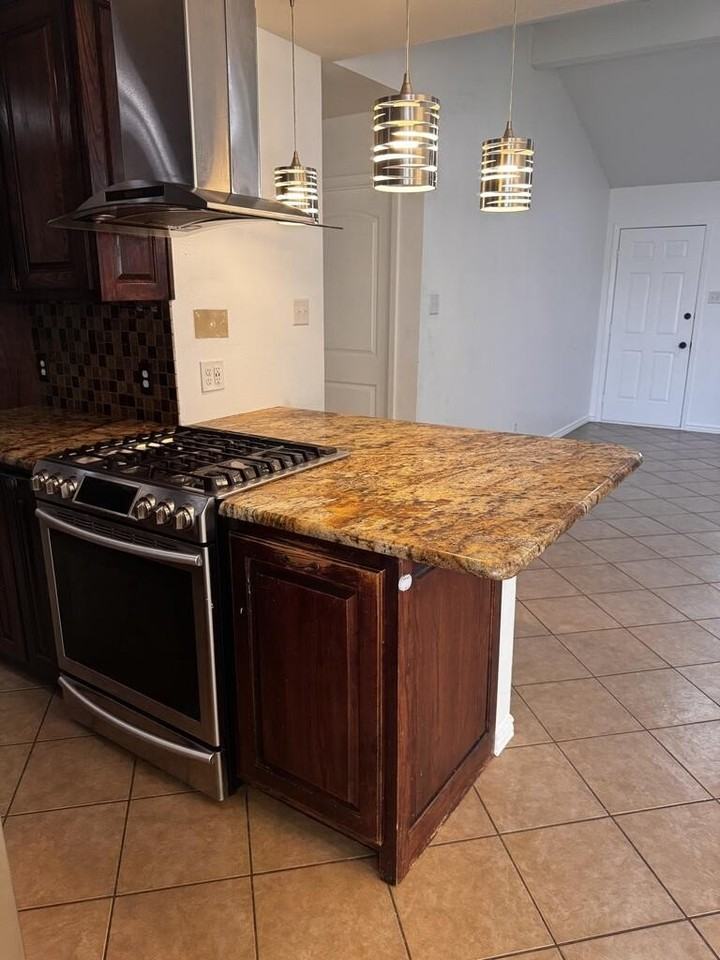 403 Crenshaw Dr - Photo 3 of 26
