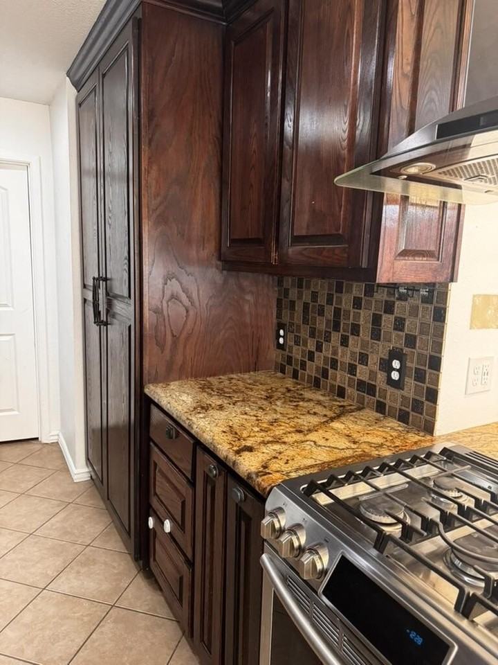 403 Crenshaw Dr - Photo 4 of 26