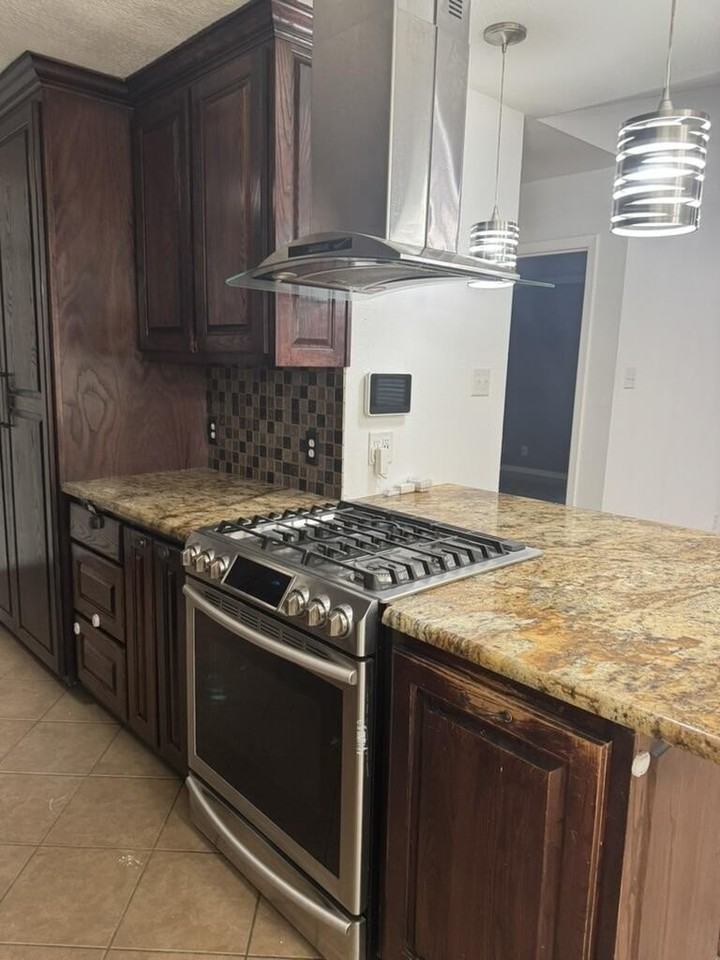 403 Crenshaw Dr - Photo 5 of 26