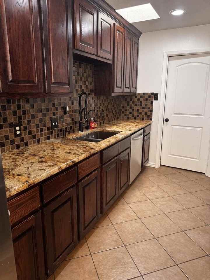 403 Crenshaw Dr - Photo 6 of 26