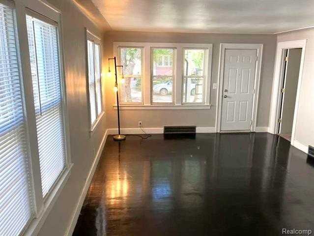 360 Wordsworth St - Photo 6 of 16