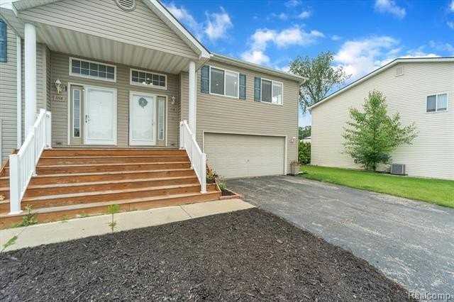 1116 Lakeview Cir - Photo 4 of 29