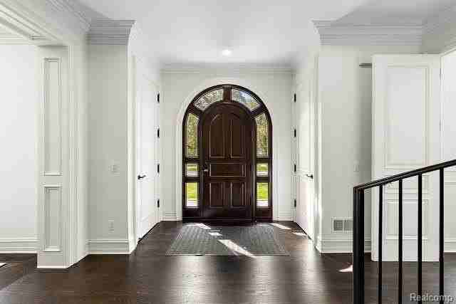 321 Aspen Rd - Photo 4 of 38