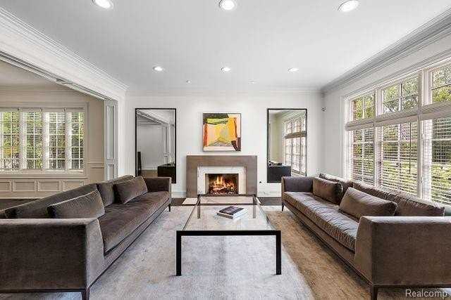 321 Aspen Rd - Photo 5 of 38