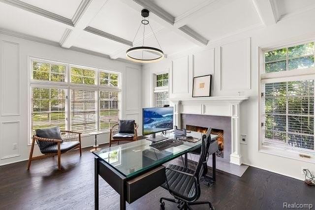 321 Aspen Rd - Photo 7 of 38