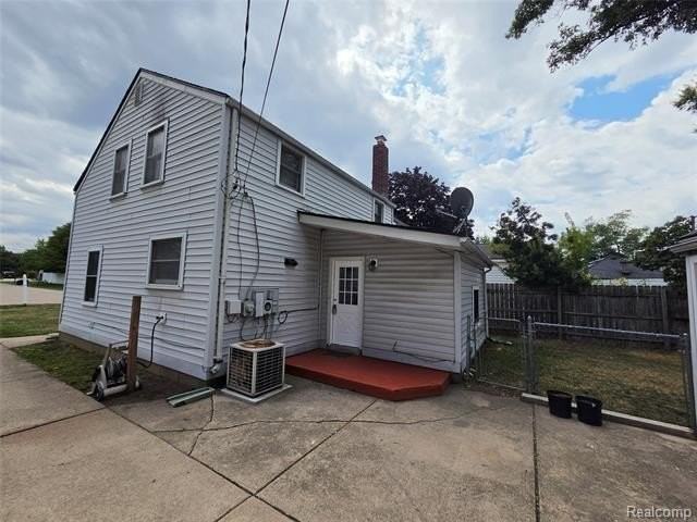 1031 Arthur Dr - Photo 3 of 20