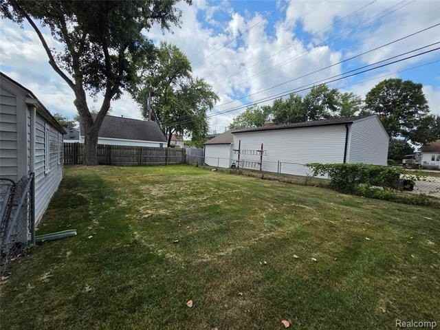 1031 Arthur Dr - Photo 5 of 20