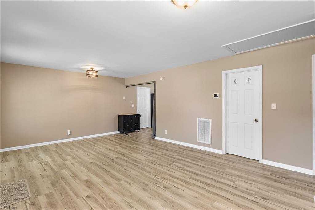 901 Duce St - Photo 2 of 10
