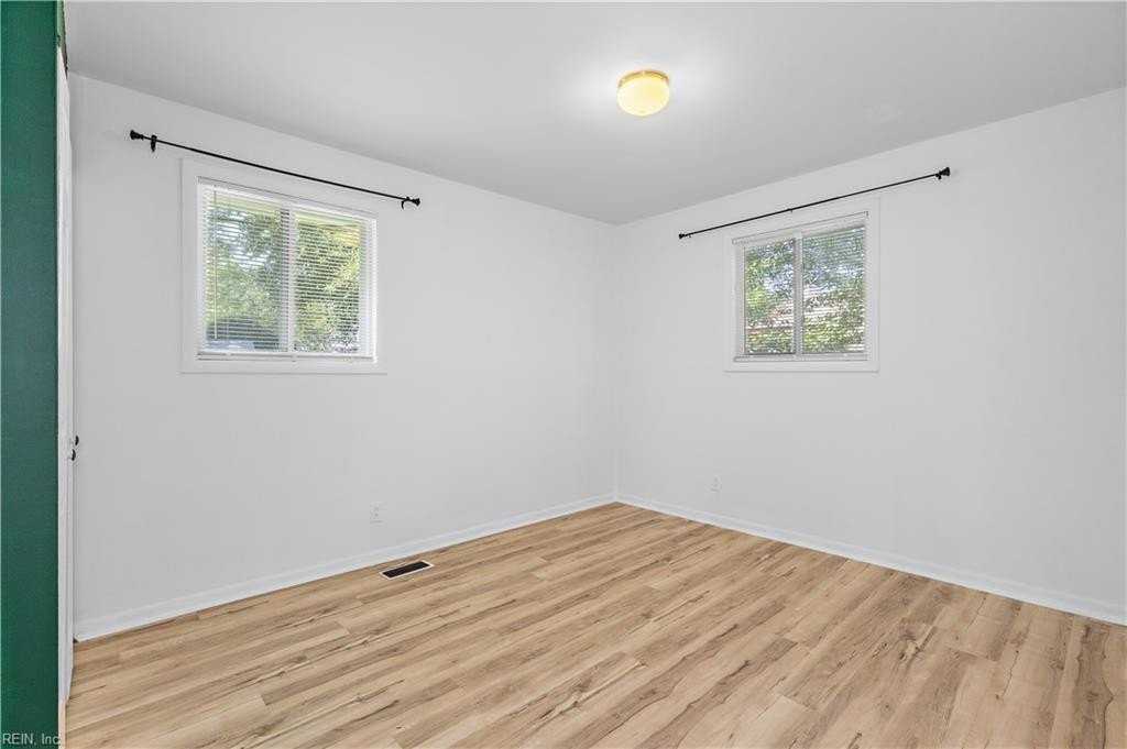 901 Duce St - Photo 6 of 10