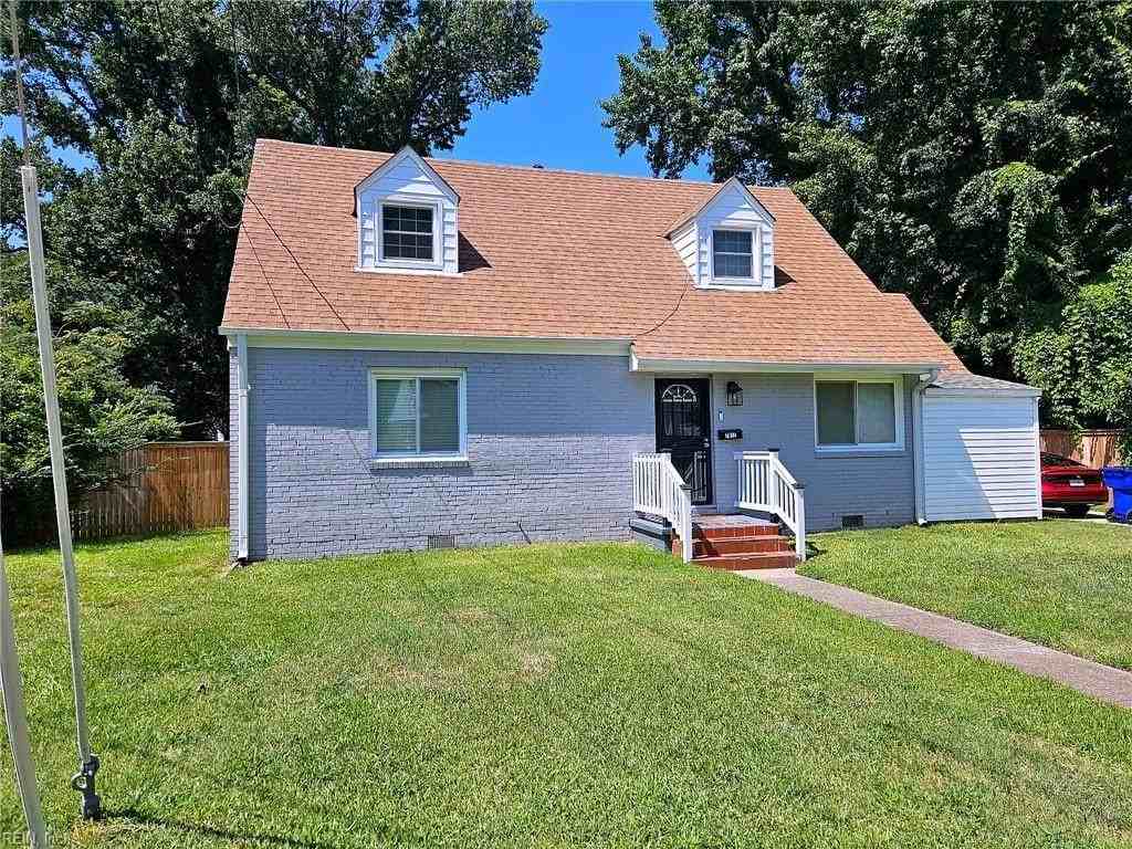 7817 Sheryl Dr - Photo 3 of 17