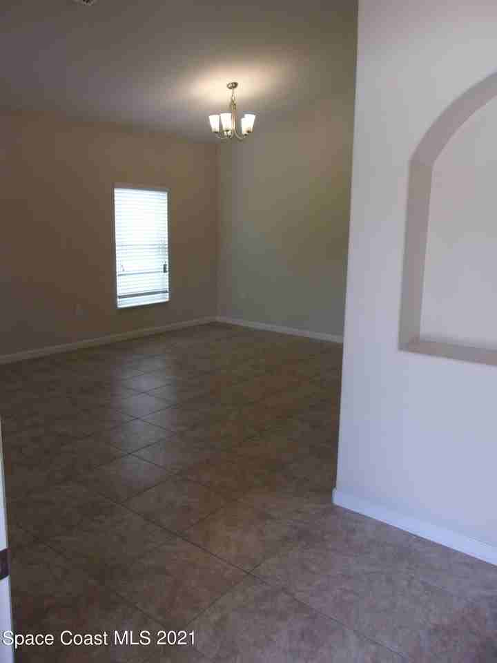 3935 Harvest Cir - Photo 6 of 37
