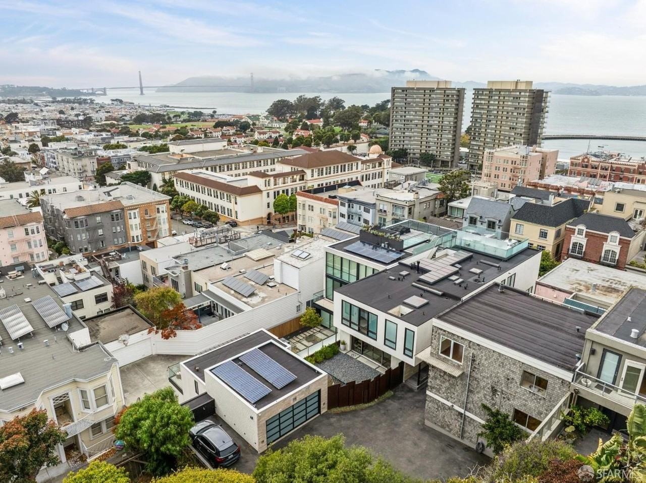 1035 Francisco St #B - Photo 3 of 50