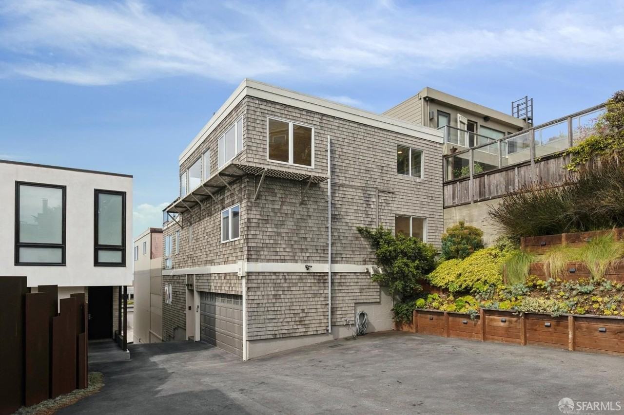 1035 Francisco St #B - Photo 5 of 50