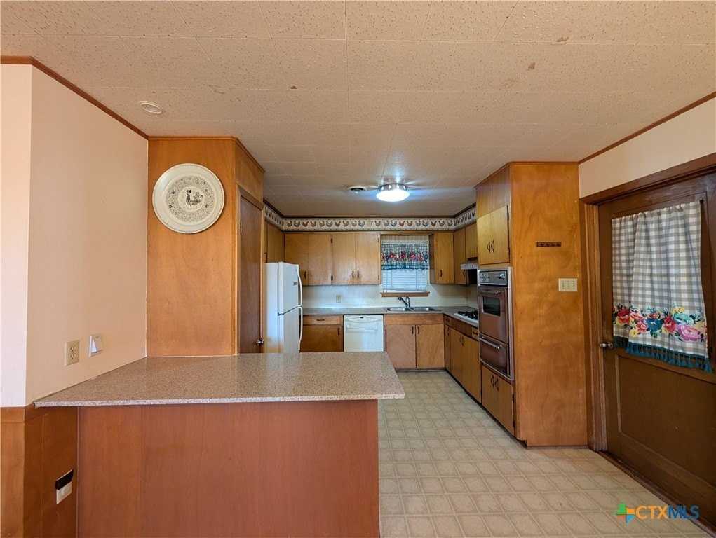 311 Delany St - Photo 6 of 17