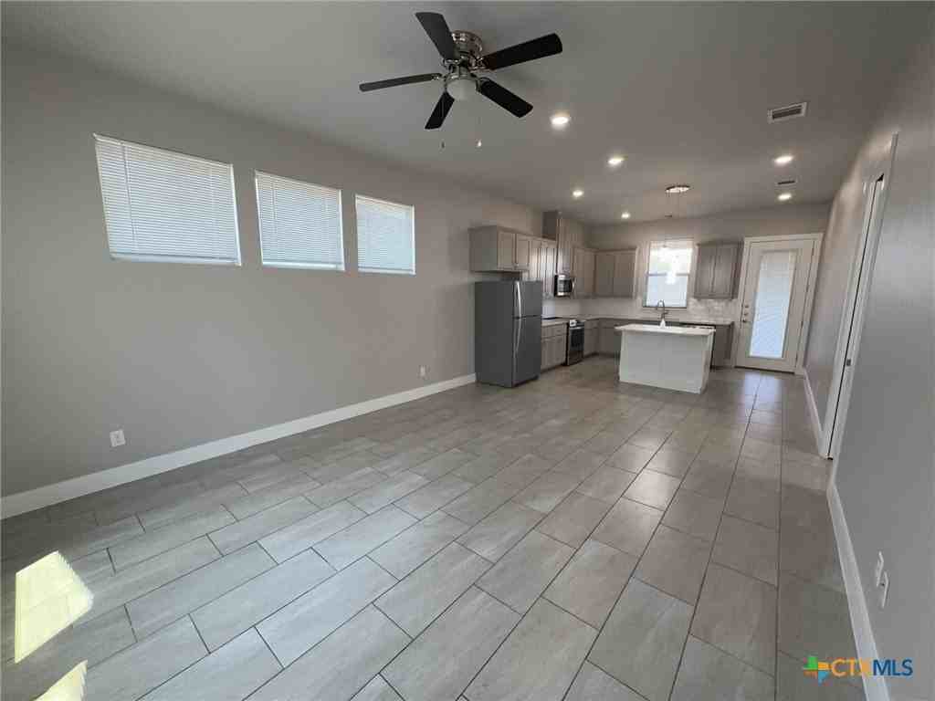 5001 White Rose Dr - Photo 2 of 17