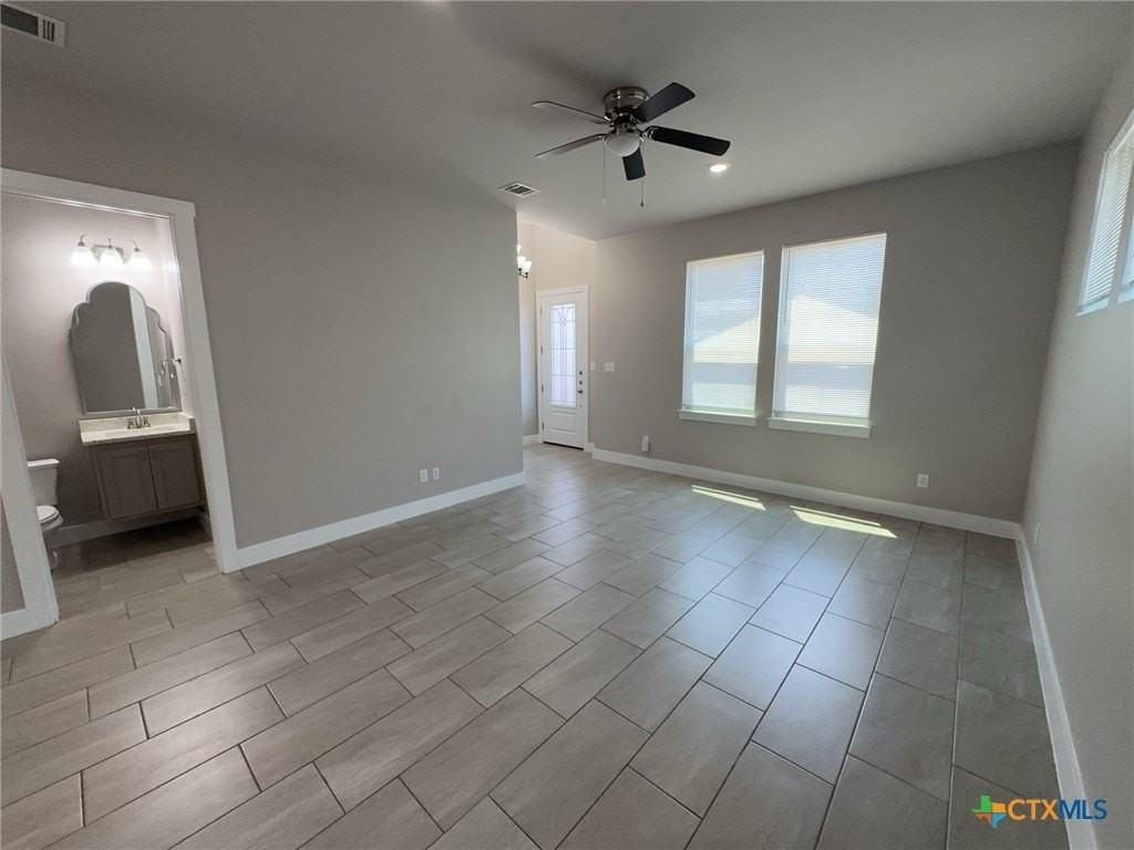 5001 White Rose Dr - Photo 3 of 17