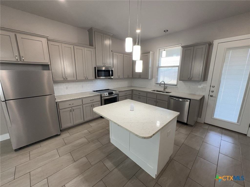 5001 White Rose Dr - Photo 4 of 17