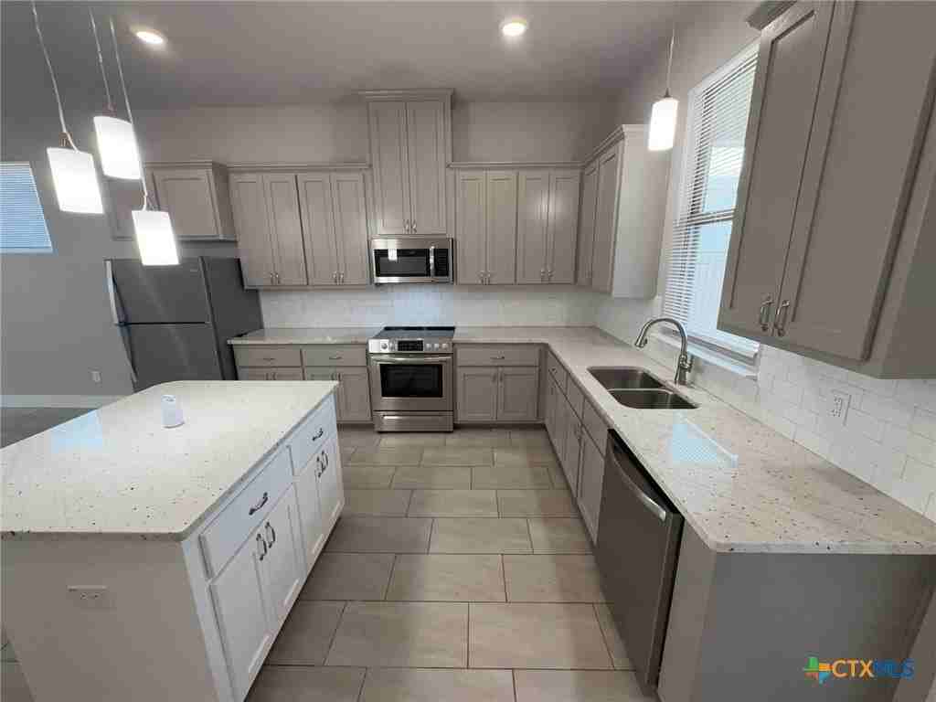 5001 White Rose Dr - Photo 5 of 17