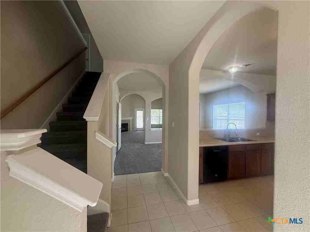 811 Shadow Creek Blvd - Photo 2 of 39