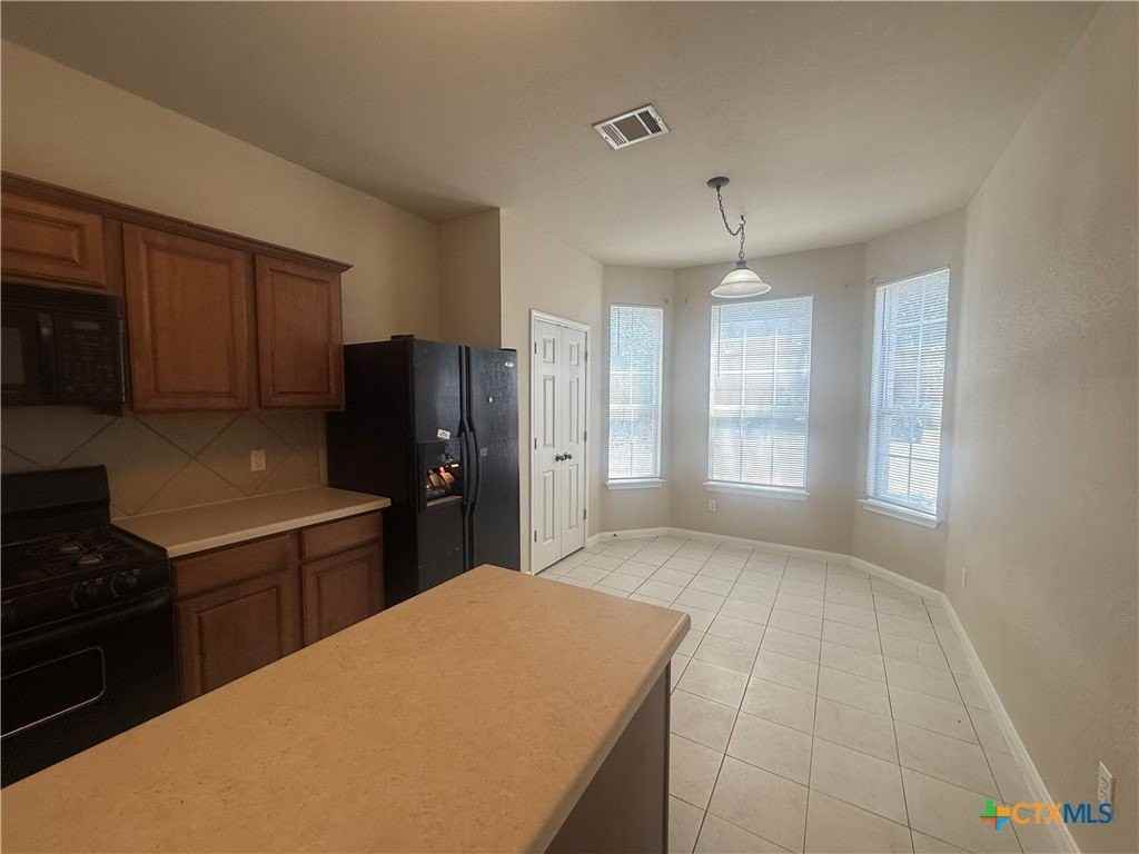 811 Shadow Creek Blvd - Photo 4 of 39