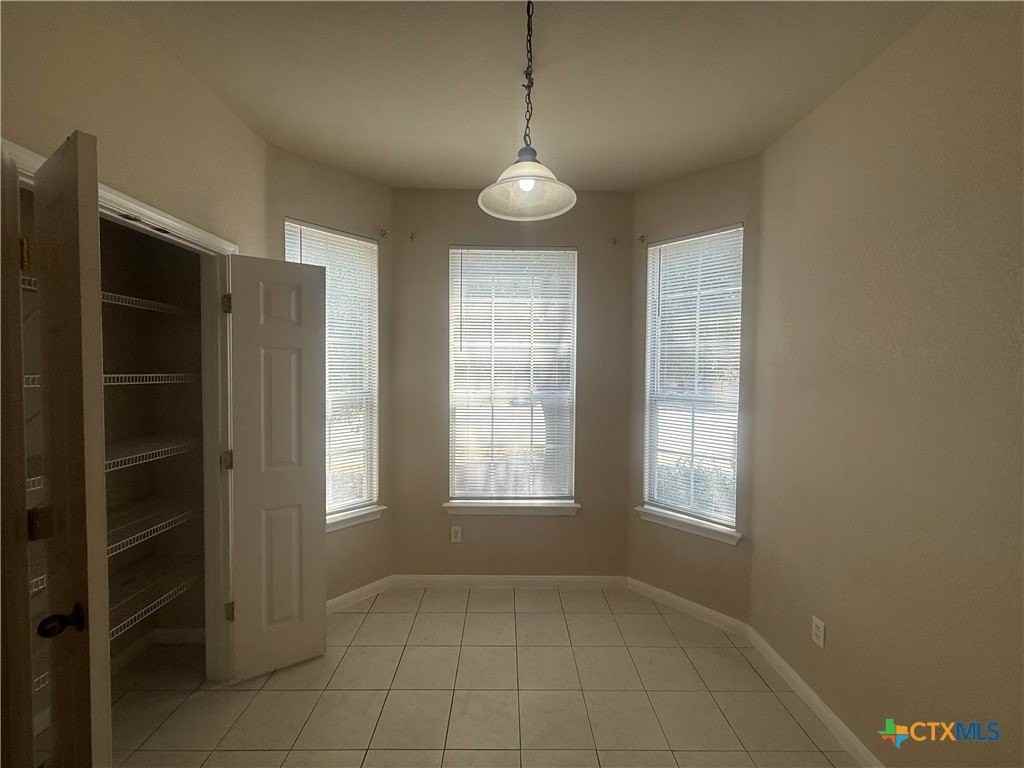 811 Shadow Creek Blvd - Photo 5 of 39