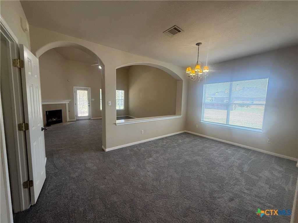 811 Shadow Creek Blvd - Photo 6 of 39