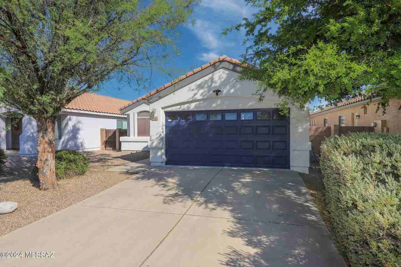 10457 E Oakbrook St - Photo 2 of 40