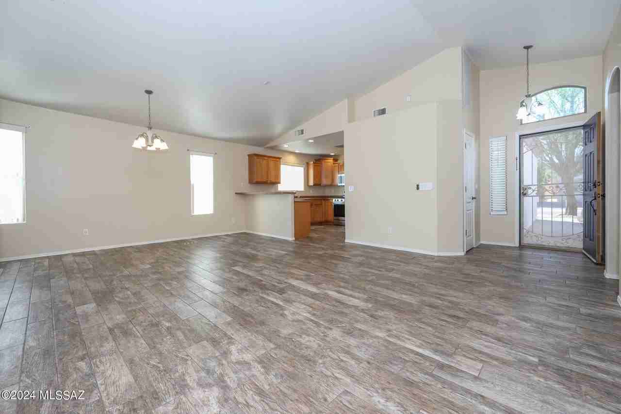 10457 E Oakbrook St - Photo 5 of 40
