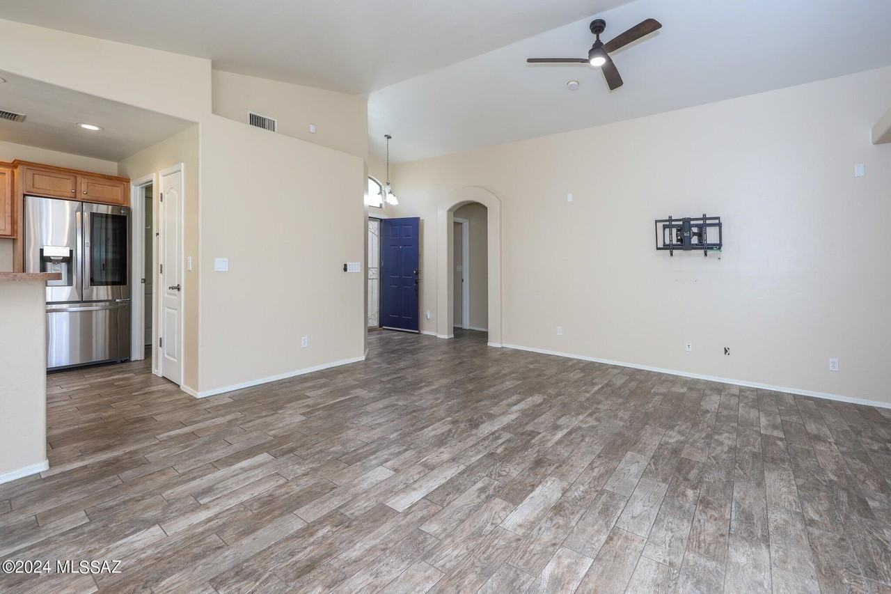 10457 E Oakbrook St - Photo 7 of 40