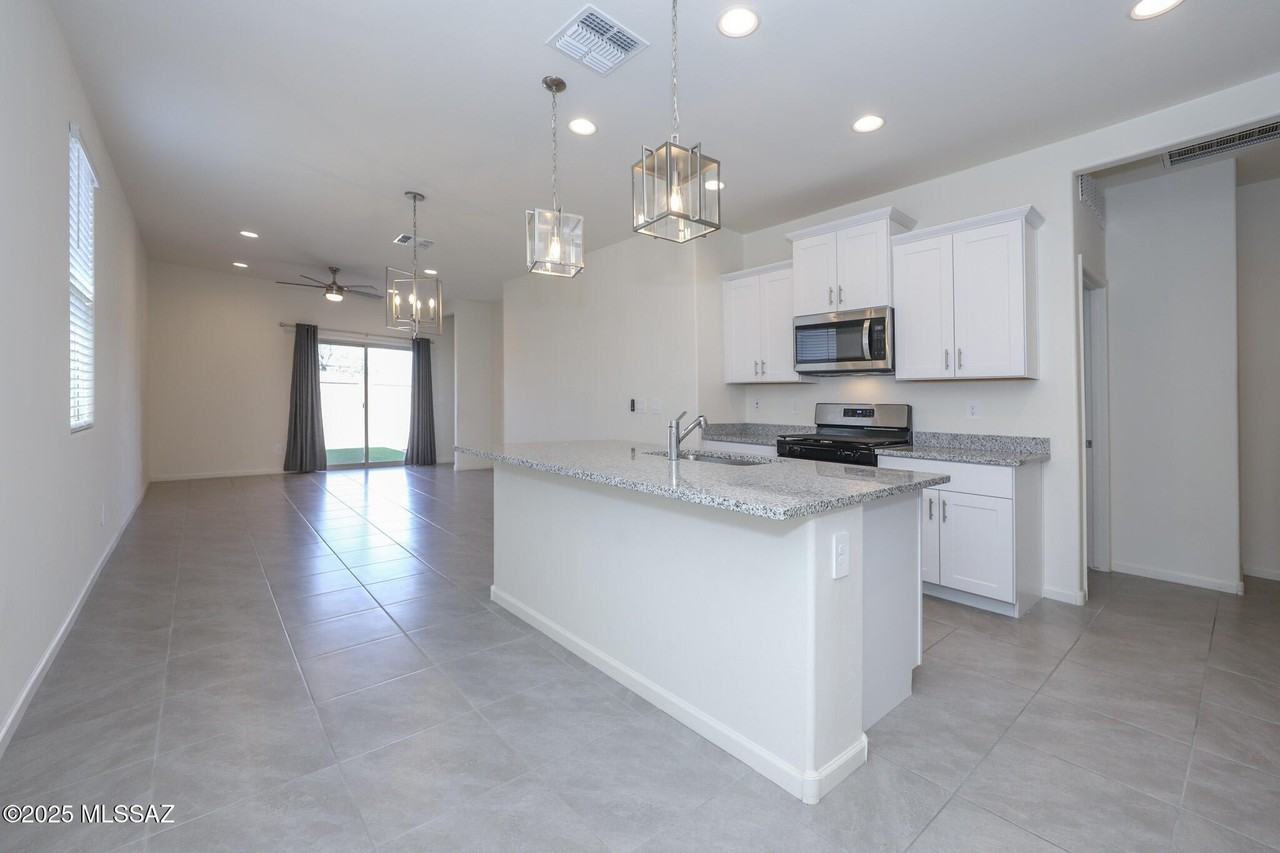 4882 E Greenway Wash Dr - Photo 3 of 22