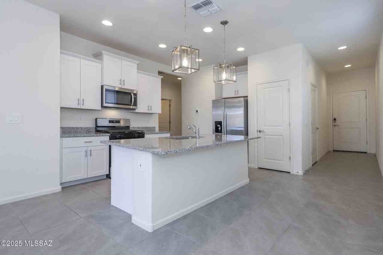 4882 E Greenway Wash Dr - Photo 4 of 22