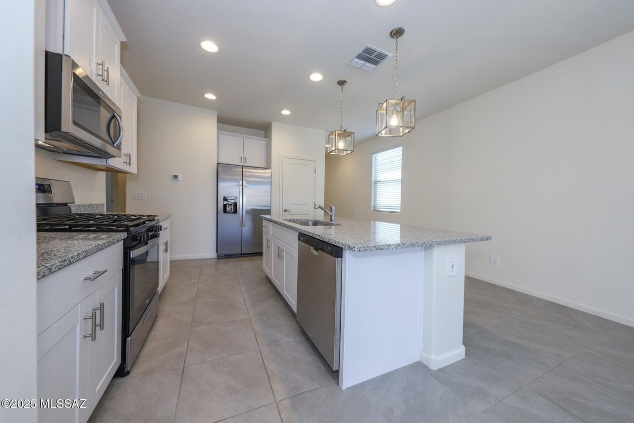 4882 E Greenway Wash Dr - Photo 5 of 22