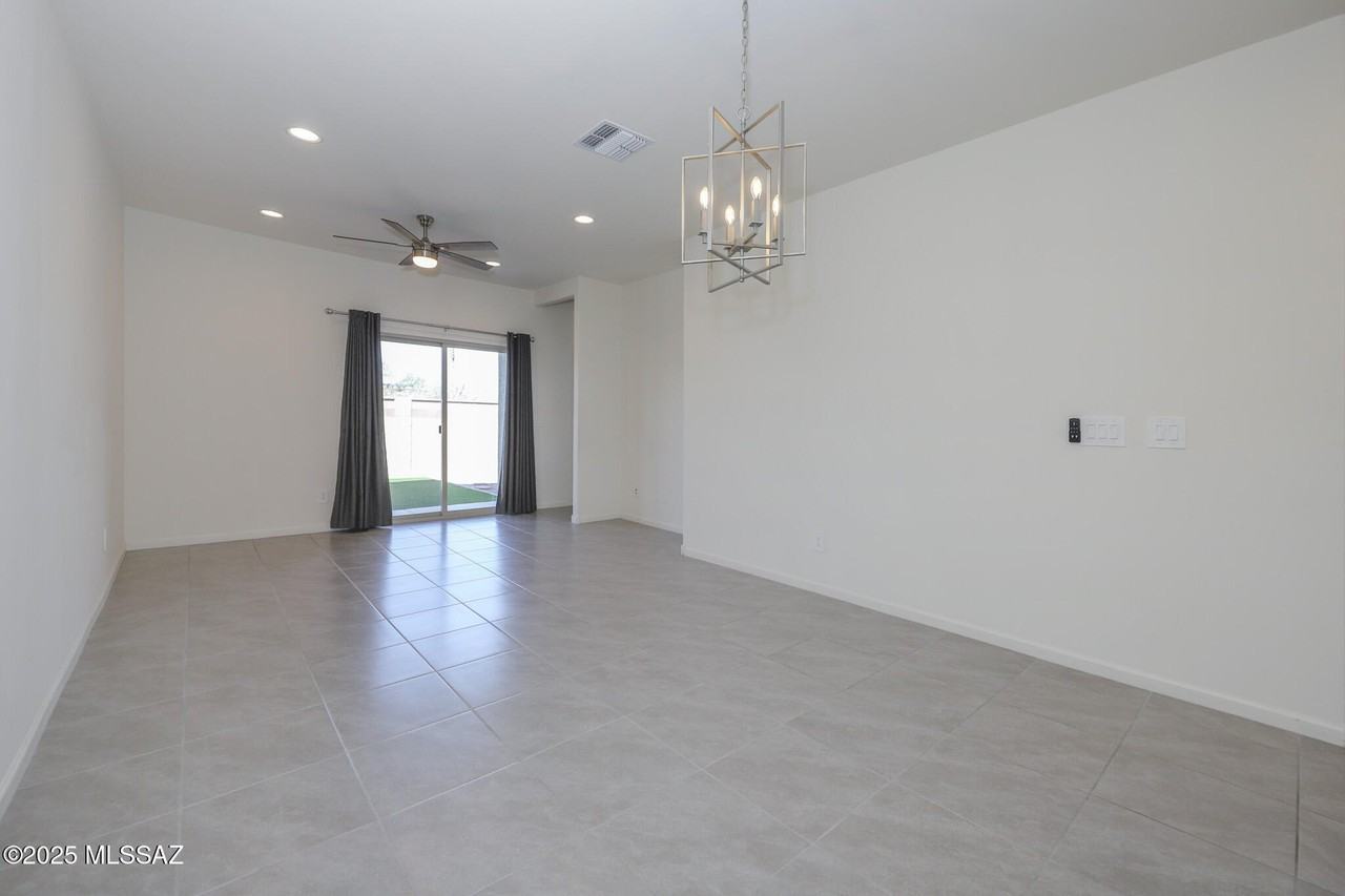 4882 E Greenway Wash Dr - Photo 6 of 22