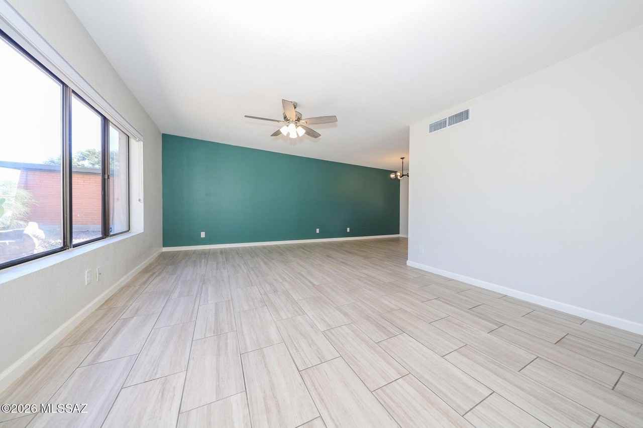 7620 E Linden St - Photo 3 of 31