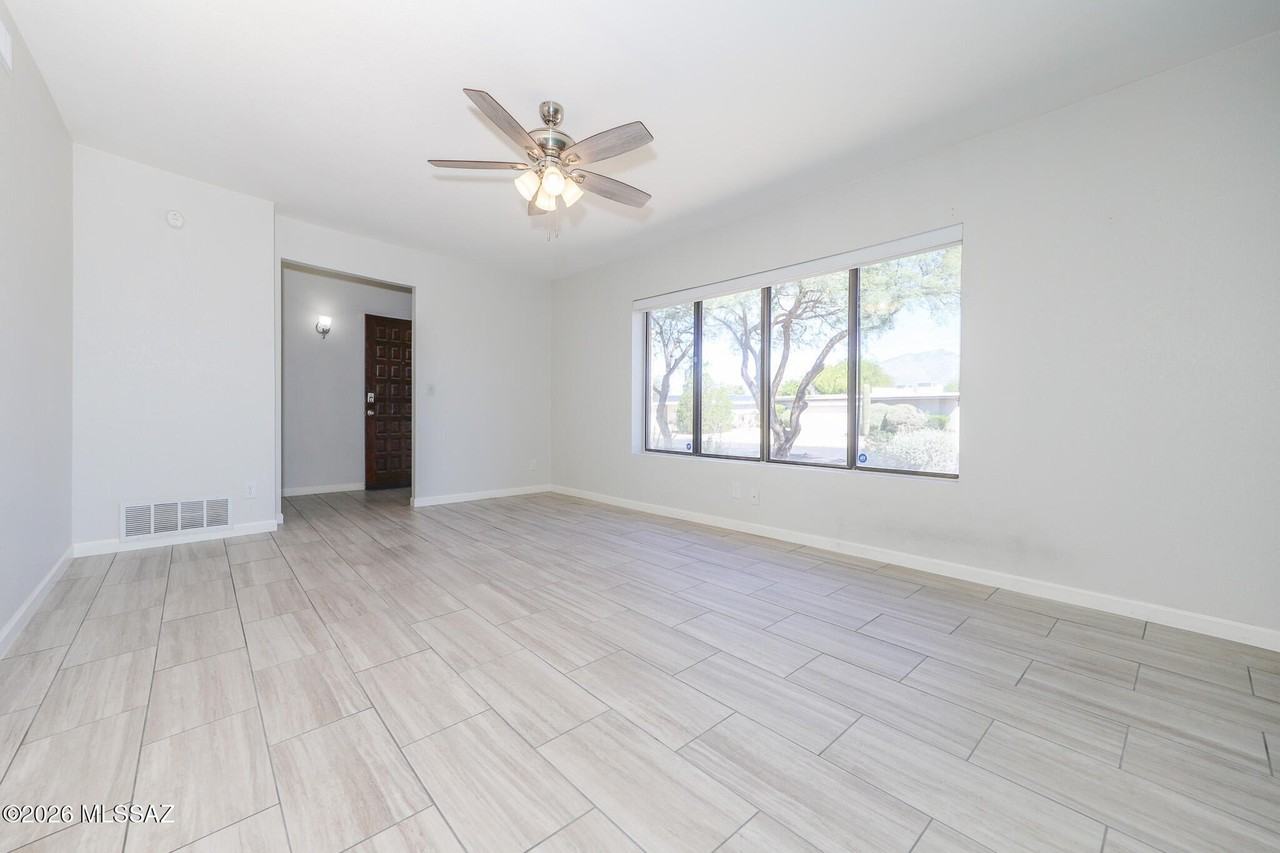 7620 E Linden St - Photo 4 of 31